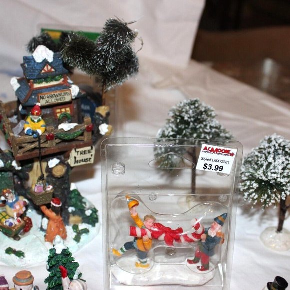 LARGE LOT LEMAX CHRISTMAS VILLAGE ACCESS. TREES FIGURINES TREE HOUSE GAZEBO - Picture 9 of 13